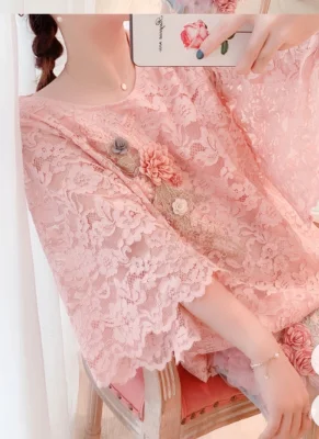 Fashion Flared Sleeve Flower Loose Lace Shirt of Women Clothing